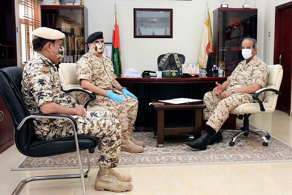 القائد العام يتفقد إحدى وحدات قوة دفاع البحرين