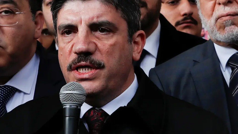 سلاح أنقرة يتدفق لليبيا.. ومستشار أردوغان يبحث عن السلم