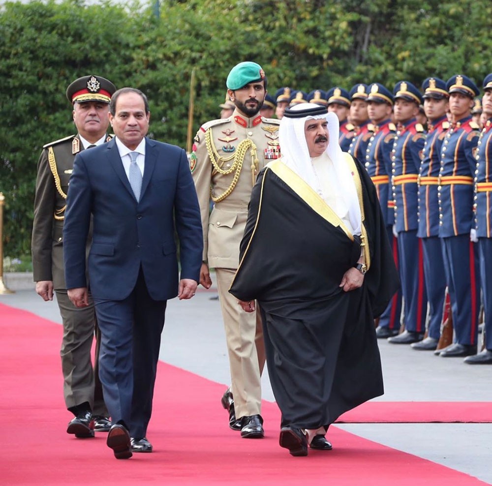 ناصر بن حمد يشيد بعمق العلاقات بين البحرين ومصر