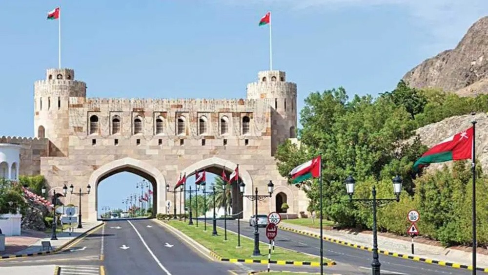 "موديز" تخفض تصنيف عُمان إلى ‭Ba2‬