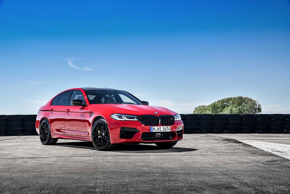 الكشف عن الرياضية  بي إم دبليو M5