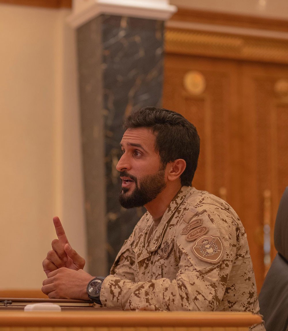 ناصر بن حمد: أنتم واجهة المستقبل وبوابة تشريف المملكة