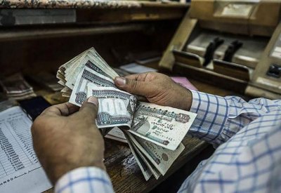 مصر.. السياحة والنقد الأجنبي يصعدان بالجنيه أمام الدولار 