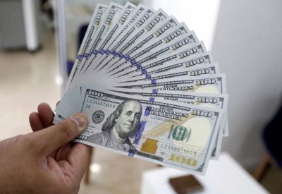 الدولار يترقب بيانات التصنيع والوظائف الأميركية