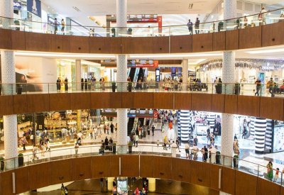 السماح بفتح غرف تبديل الملابس في الامارات!