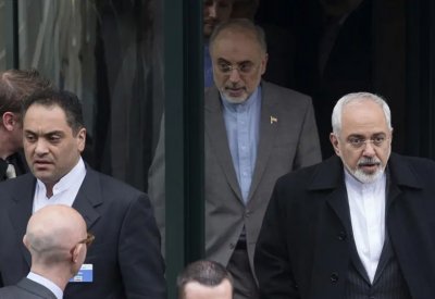 برلمان إيران يطالب ظريف وصالحي بشرح ملابسات انفجار نطنز