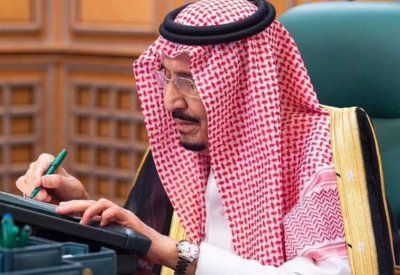 الملك سلمان يوجه بتمديد تأشيرات وإقامة الوافدين