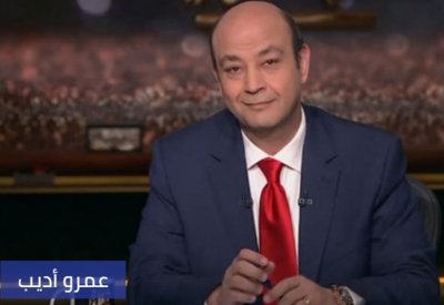 عمرو أديب يبكى على الهواء بسبب رحيل رجاء الجداوى