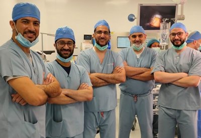 مستشفى الملك حمد الجامعي يجري عملية معقدة استغرقت أربع ساعات لاستئصال ورم أسفل المريء
