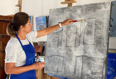 بين جنتين.. مرسم لبنى الأمين