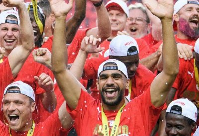 بالصور.. عبدالله يوسف يتوج مع سلافيا براغ بلقب الدوري التشيكي الممتاز