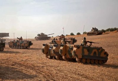 فصائل تركيا تحرق منازل شمال سوريا.. وتسرق محتوياتها