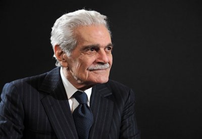 عمر الشريف أول فنان تطالبه السلطات بالبقاء في العزل الصحي