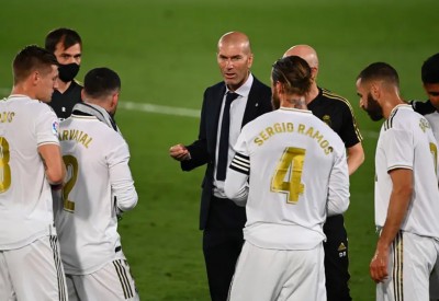 زيدان يطالب لاعبي ريال مدريد بالحفاظ على "التركيز"