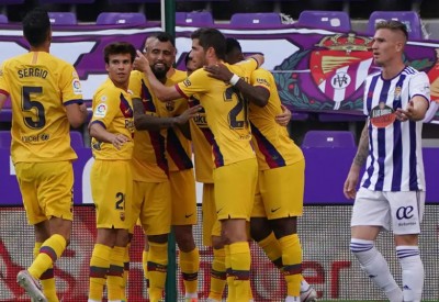 برشلونة يلاحق الريال ويتجاوز بلد الوليد بصعوبة