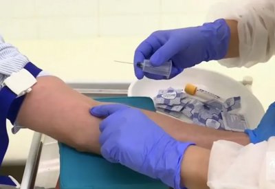 دراسة تؤكد وخبير يكشف.. هذا اللقاح حمى مستخدميه من أعراض كورونا