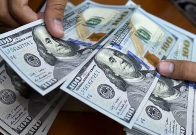 الدولار يصعد جراء قلق المستثمرين من توتر العلاقات بين بكين وواشنطن وتفشي كورونا