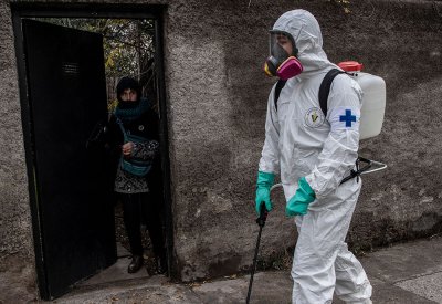  هكذا يستفيد العلماء من تجربة الإيدز في تطوير لقاح كورونا 
