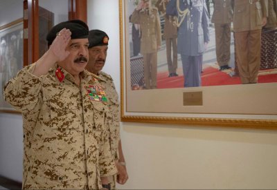 جلالة الملك المفدى يزور القيادة العامة لقوة دفاع البحرين