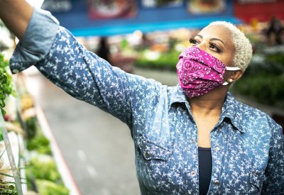 الحل الوحيد المتوفر حالياً للوقاية من كورونا هو بوضع الكمامة!