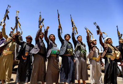 مشرف حوثي يعتدي على مستشفى ويختطف مديره وموظفين