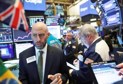 الأسهم البريطانية تغلق على انخفاض