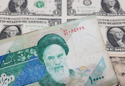 العملة الإيرانية تهوي إلى 250 ألف ريال لكل دولار