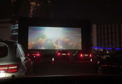 افتتاح سينما السيارات في البحرين بفيلم "باد بويز"