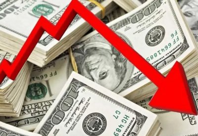 الدولار عند أدنى مستوى في 4 أشهر وسط التوتر بين الصين وأميركا
