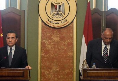 شكري يجري مباحثات حول "أزمة ليبيا" مع نظيره الصيني