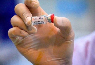  جدل طبي.. من سيحصل أولا على لقاح فيروس كورونا؟ 