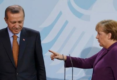 ميركل لأردوغان.. مواجهة اليونان تعني الحرب مع أوروبا
