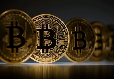 "بتكوين" تعاود الصعود وتكسر هذا المستوى لأول مرة في عام