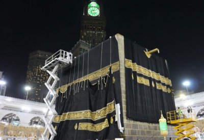 استبدال كسوة الكعبة المشرفة مساء غد الأربعاء