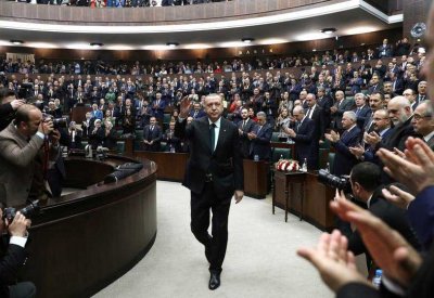 برلمان تركيا يقر قانوناً مثيراً للجدل.. خنق مواقع التواصل