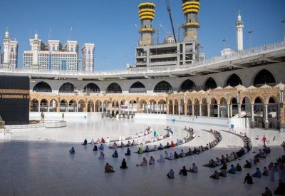 الحجاج يبدأون مناسك رحلتهم.. وسط إجراءات استثنائية