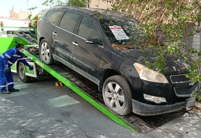 البلدية الجنوبية تقوم بإزالة 30 سيارة سكراب وخربة بمختلف المناطق