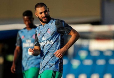 بنزيمة يكشف أقوى مدافع واجهه في الملاعب