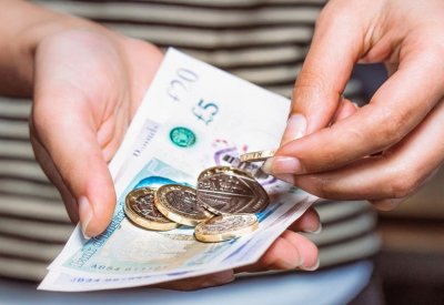 الاسترليني يسجل أعلى مستوى في 4 أشهر أمام الدولار
