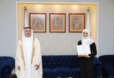 محافظ العاصمة يكرّم الخريجين والخريجات المتفوقين من مدارس المحافظة