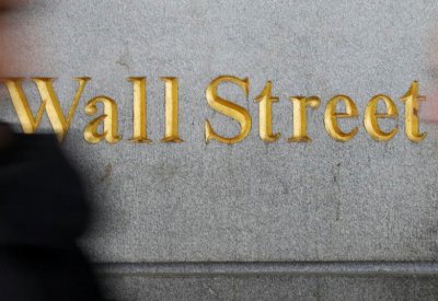 ستاندرد آند بورز يهبط لمخاوف حيال الأرباح والتحفيز