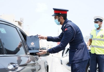بالصور: شرطة المحرق تتواصل مع المواطنين والمقيمين