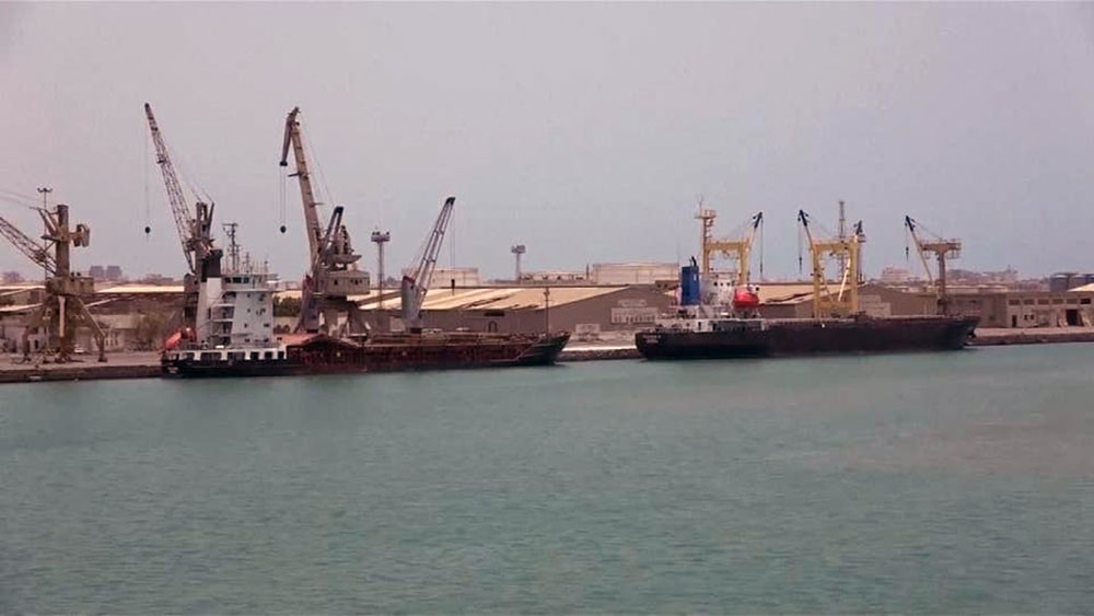 حكومة اليمن توافق على دخول 4 سفن نفطية لميناء الحديدة