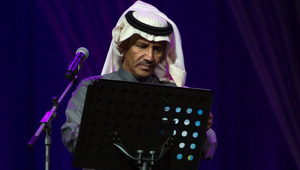 خالد عبد الرحمن يحيى حفلا غنائيا "أون لاين"