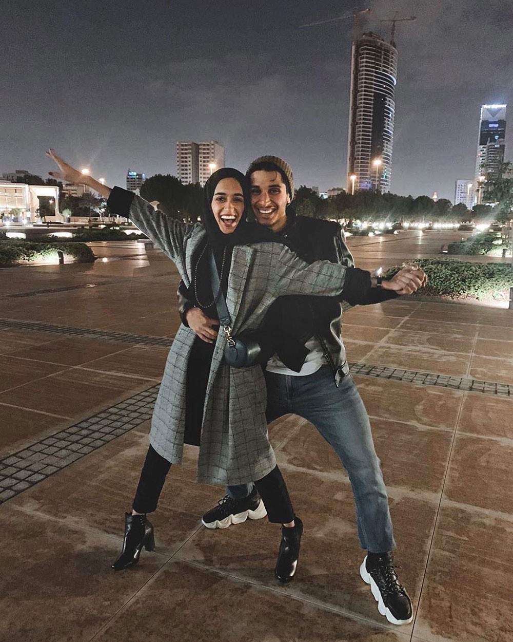 بالصورة: عمر فاروق يعلن خطبته من أمل