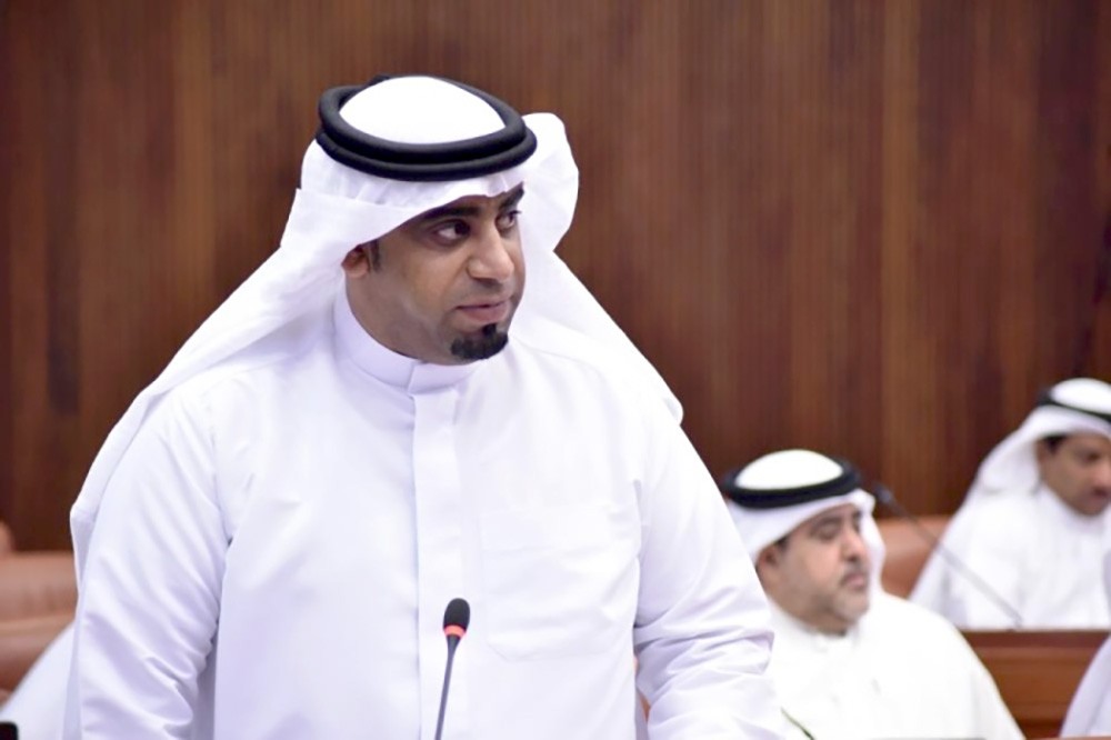  آل عباس : لترحيل كل العمالة السائبة وإيقاف نظام الفيزا المرنة العبثي