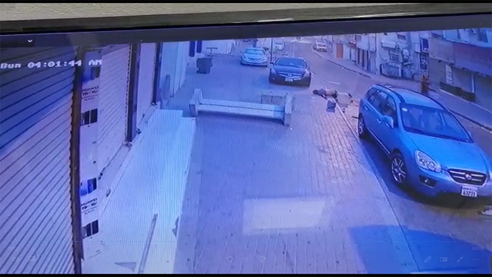 بالفيديو: حادثة دهس مروعة بالمحرق.. صاحب السيارة "يشرد".. والضحية بالإنعاش