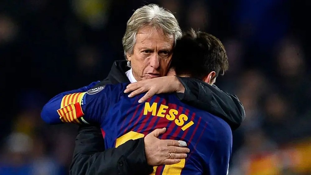 موندو ديبورتيفو": جورجي جيسوس كاد يدرب برشلونة بعد "الثلاثية"