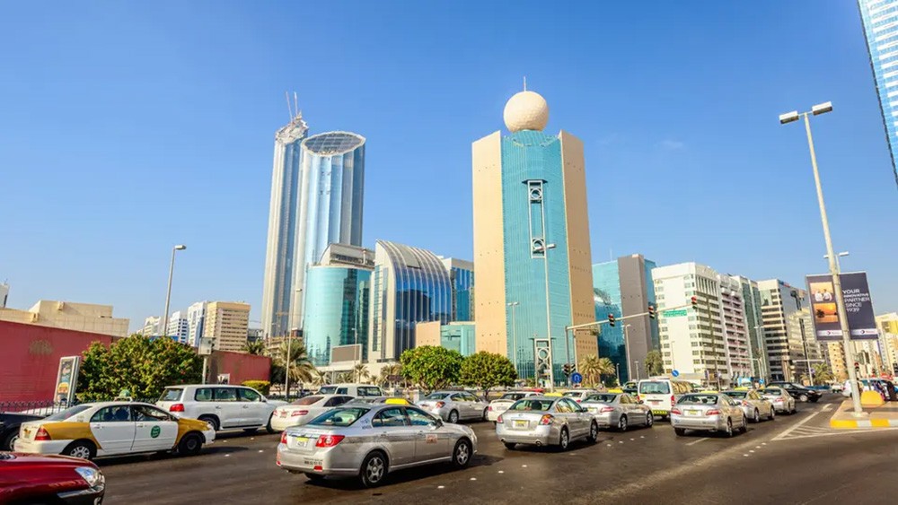 مدينة عربية شهيرة تسعى لخفض تكلفة المعيشة للوافدين