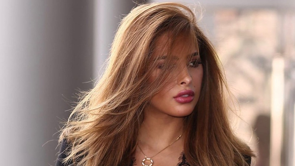 فوز الفهد غاضبة من تقليد البنات لها وروان بن حسين تحرجها بهذا الردّ